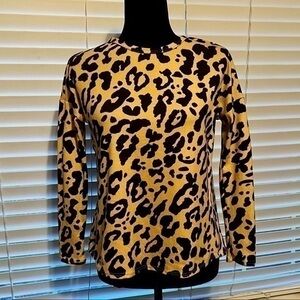 💚 Women’s XS new animal print top with swing open back.